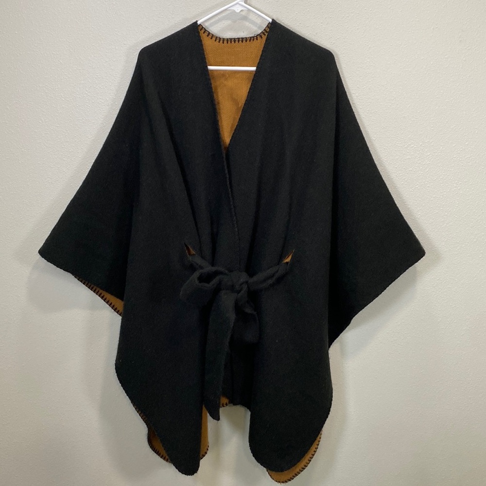 Torrid wrap blanket with waist tie‎